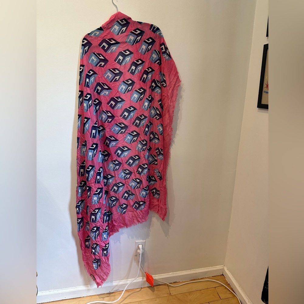 Gucci 140 x 140 Cubo Scarf in pink and blue